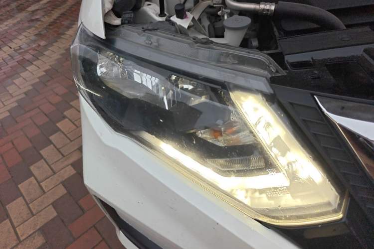 Used Nissan X-Trail 2017 2.0L CVT Comfort Edition 2WD Right Front Headlight