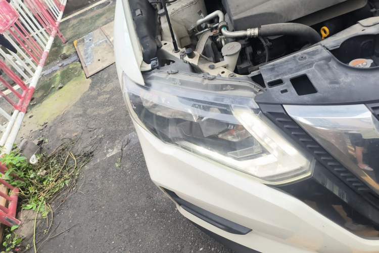 Used Nissan X-Trail 2017 2.0L CVT Comfort Edition 2WD Right Front Headlight