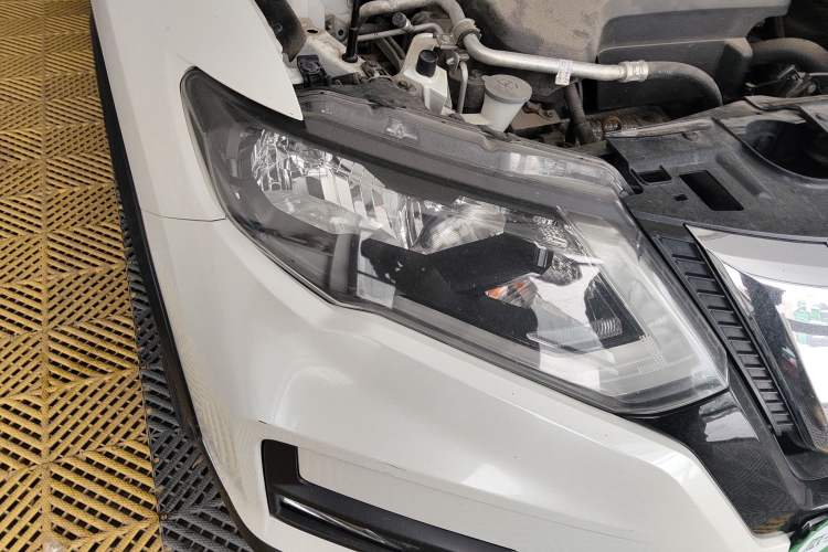 Used Nissan X-Trail 2017 2.5L CVT Luxury Edition 4WD Right Front Headlight