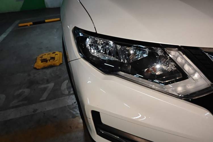 Used Nissan X-Trail 2017 2.0L CVT Comfort Edition 2WD Right Front Headlight