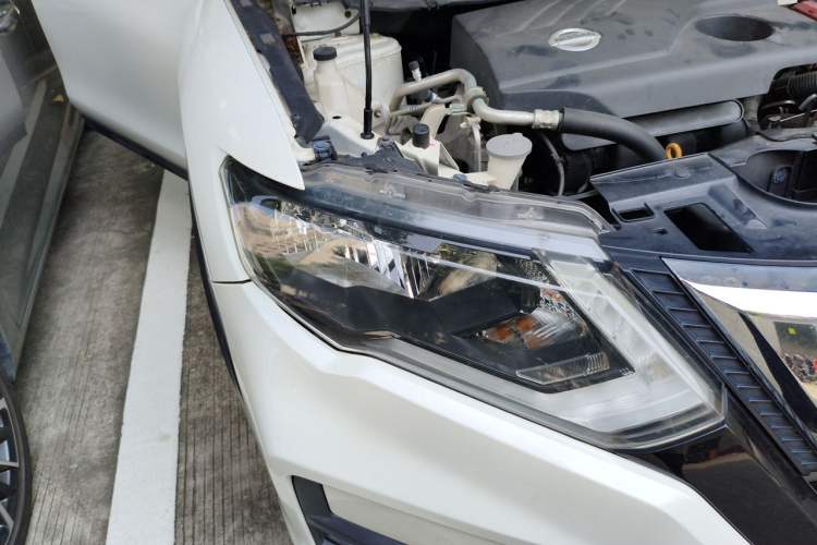 Used Nissan X-Trail 2017 2.0L CVT 7-Seater Comfort Edition 2WD Right Front Headlight