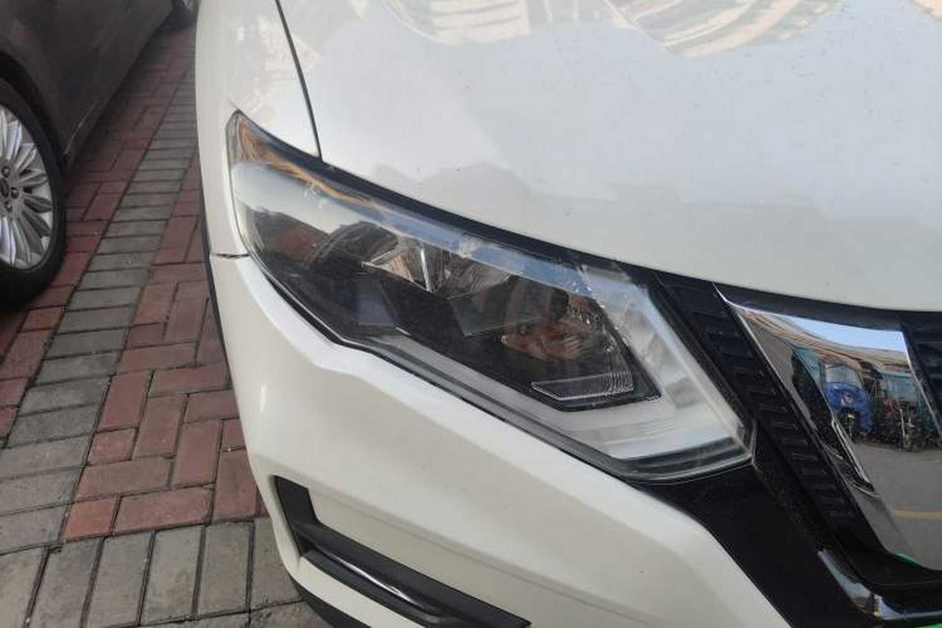 Used Nissan X-Trail 2017 2.5L CVT Leading Edition 4WD Right Front Headlight