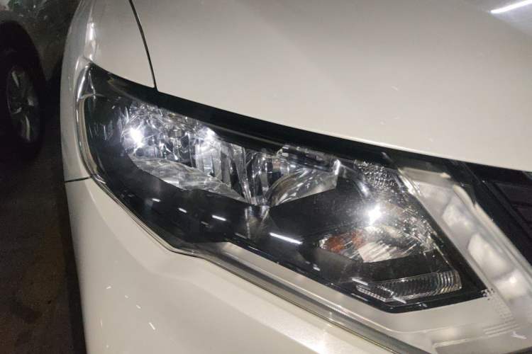 Used Nissan X-Trail 2017 2.0L CVT Comfort Edition 2WD Right Front Headlight
