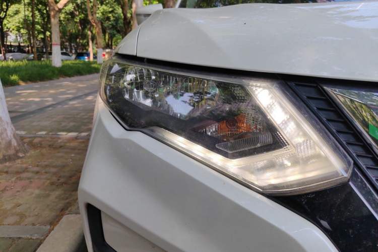 Used Nissan X-Trail 2017 2.0L CVT Comfort Edition 2WD Right Front Headlight