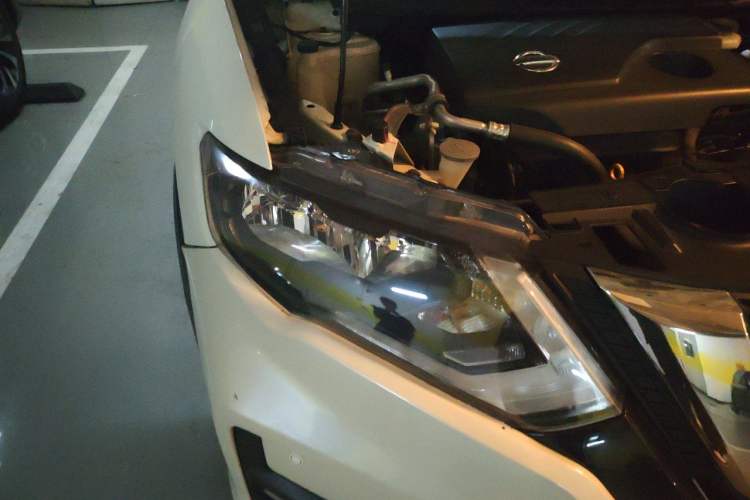 Used Nissan X-Trail 2017 2.0L CVT Comfort Edition 2WD Right Front Headlight