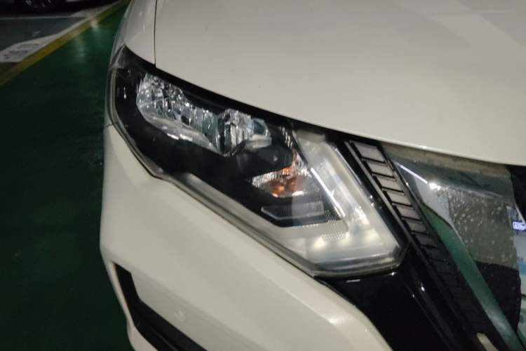 Used Nissan X-Trail 2017 2.5L CVT Luxury Edition 4WD Right Front Headlight