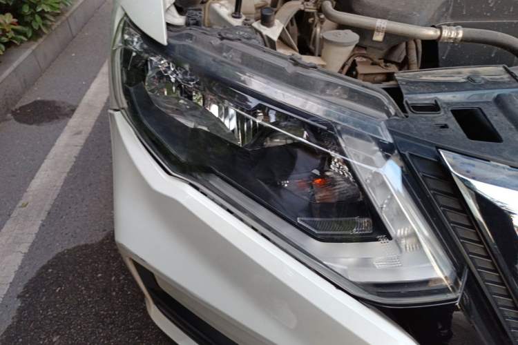 Used Nissan X-Trail 2017 2.5L CVT Luxury Edition 4WD Right Front Headlight