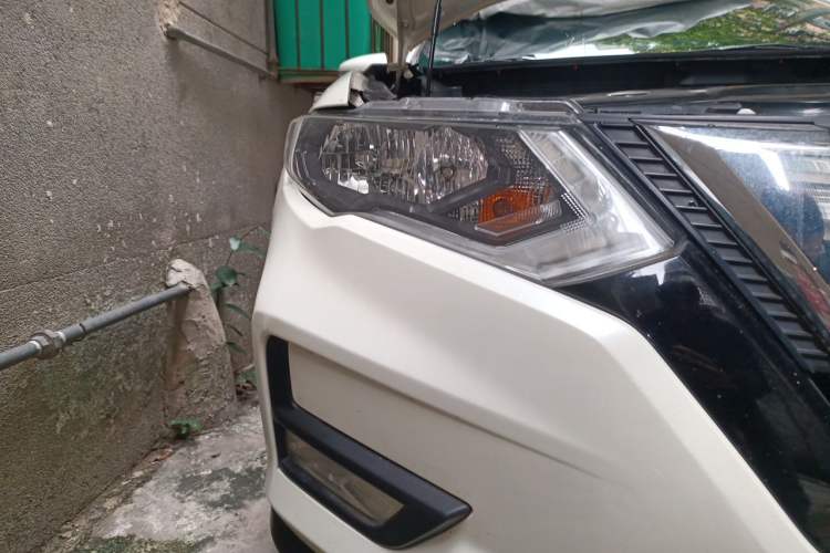 Used Nissan X-Trail 2017 2.0L CVT Comfort Edition 2WD Right Front Headlight