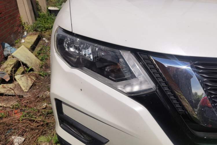 Used Nissan X-Trail 2017 2.0L CVT Smart Enjoyment Version 2WD Right Front Headlight