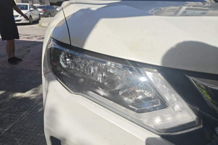 Used Nissan X-Trail 2017 2.0L CVT Comfort Edition 2WD Right Front Headlight