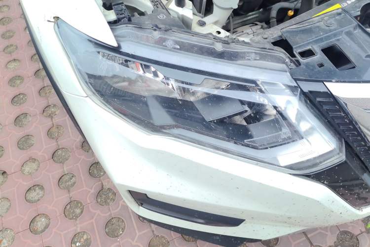 Used Nissan X-Trail 2017 2.0L CVT Comfort Edition 2WD Right Front Headlight