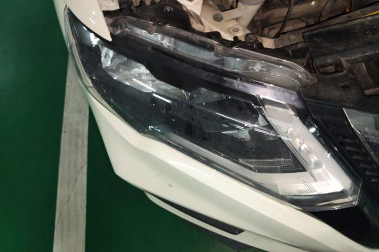 Used Nissan X-Trail 2017 2.0L CVT Comfort Edition 2WD Right Front Headlight