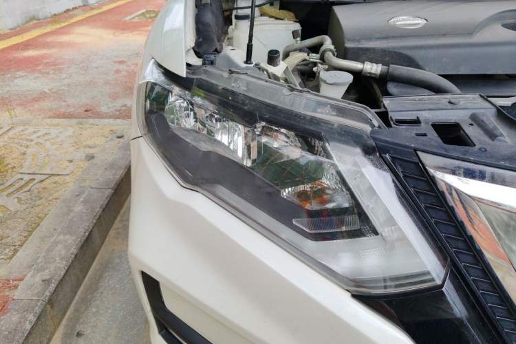 Used Nissan X-Trail 2017 2.0L CVT Comfort Edition 2WD Right Front Headlight