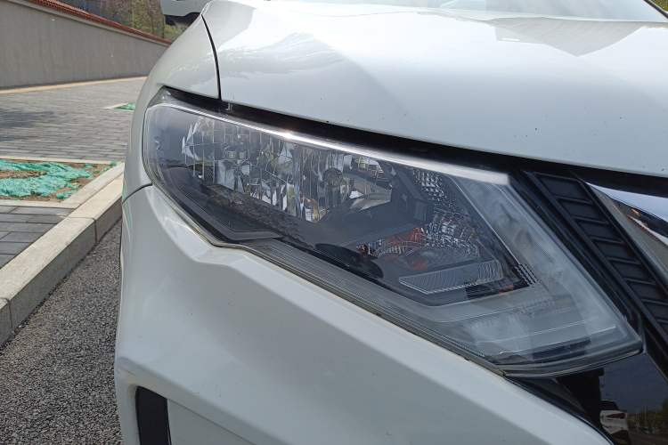 Used Nissan X-Trail 2017 2.5L CVT Luxury Edition 4WD Right Front Headlight