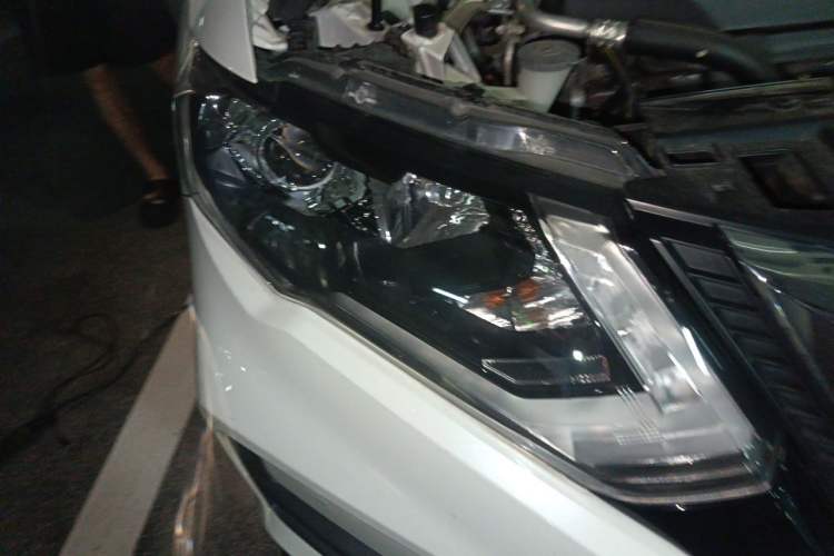Used Nissan X-Trail 2017 2.0L CVT Comfort Edition 2WD Right Front Headlight