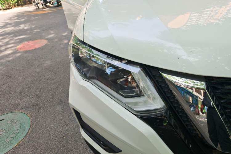 Used Nissan X-Trail 2017 2.5L CVT Luxury Edition 4WD Right Front Headlight