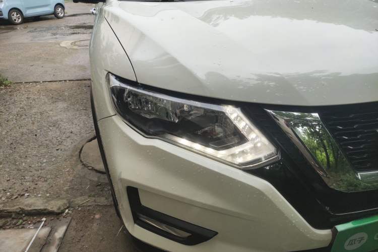 Used Nissan X-Trail 2017 2.0L CVT Comfort Edition 2WD Right Front Headlight