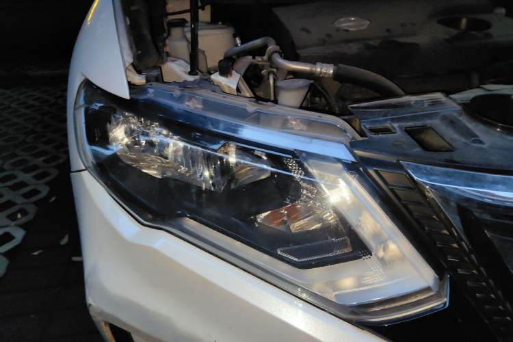 Used Nissan X-Trail 2017 2.0L CVT Comfort Edition 2WD Right Front Headlight