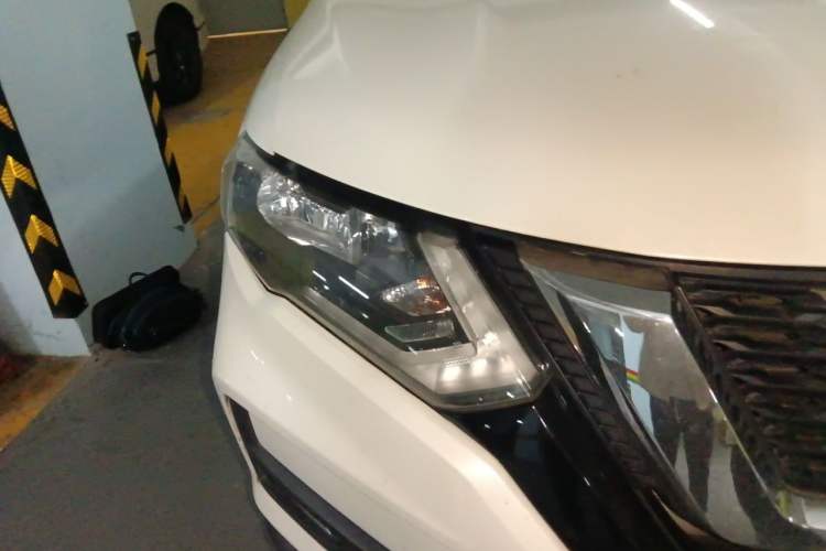 Used Nissan X-Trail 2017 2.0L CVT Comfort Edition 2WD Right Front Headlight