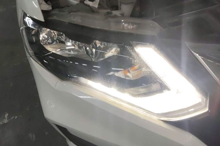 Used Nissan X-Trail 2017 2.0L CVT Comfort Edition 2WD Right Front Headlight