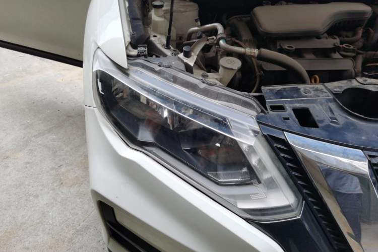 Used Nissan X-Trail 2017 2.0L CVT Comfort Edition 2WD Right Front Headlight