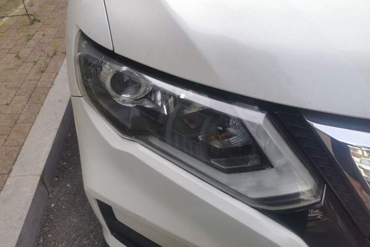 Used Nissan X-Trail 2017 2.5L CVT Luxury Edition 4WD Right Front Headlight