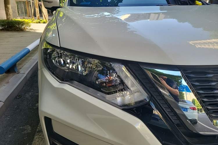 Used Nissan X-Trail 2017 2.5L CVT Leading Edition 4WD Right Front Headlight