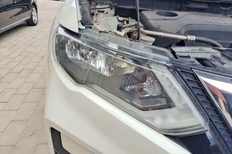 Used Nissan X-Trail 2017 2.5L CVT Luxury Edition 4WD Right Front Headlight