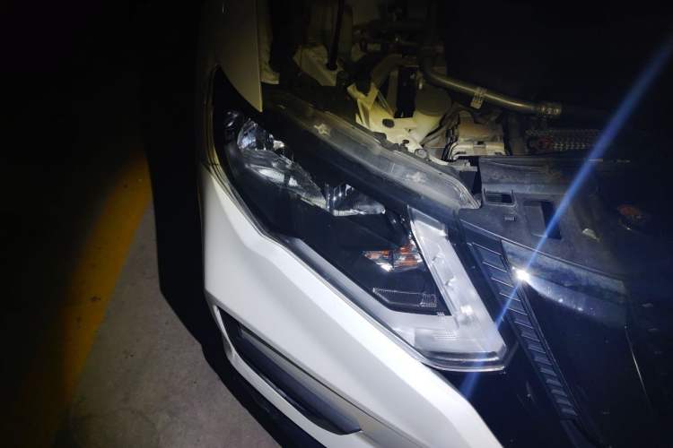 Used Nissan X-Trail 2017 2.5L CVT Luxury Edition 4WD Right Front Headlight