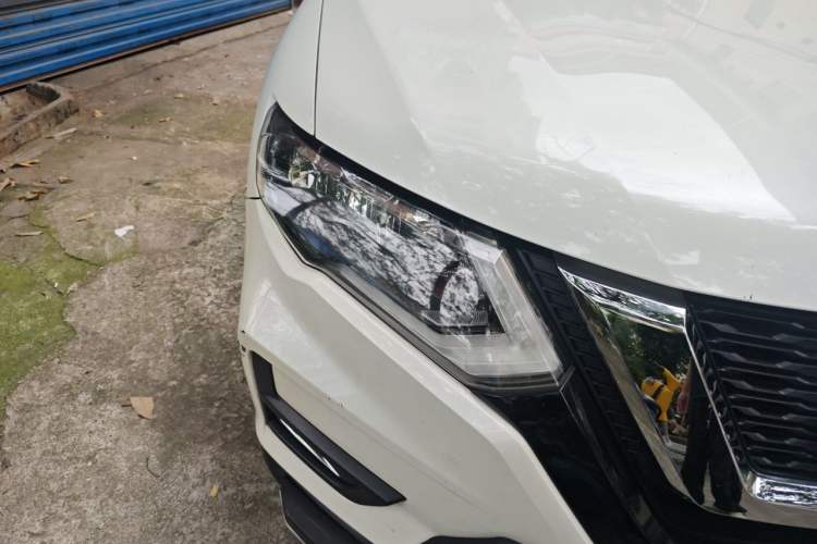 Used Nissan X-Trail 2017 2.5L CVT Leading Edition 4WD Right Front Headlight