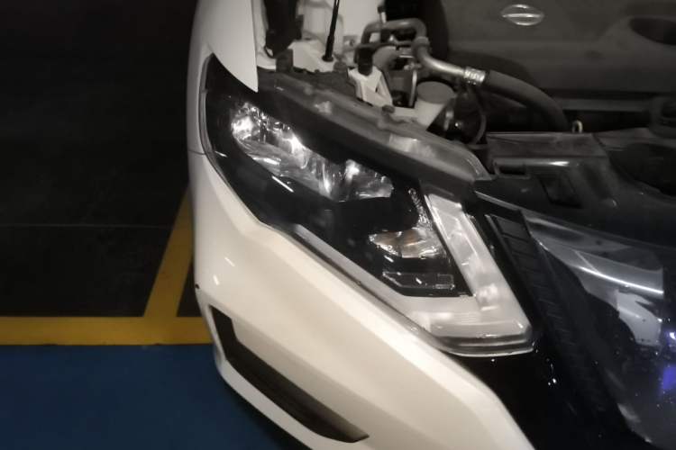 Used Nissan X-Trail 2017 2.0L CVT Comfort Edition 2WD Right Front Headlight