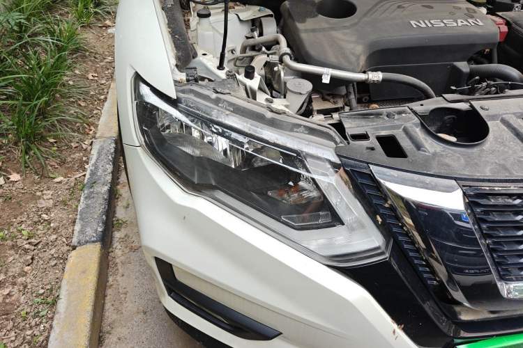 Used Nissan X-Trail 2017 2.5L CVT Luxury Edition 4WD Right Front Headlight