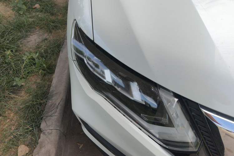 Used Nissan X-Trail 2017 2.0L CVT 7-Seater Comfort Edition 2WD Right Front Headlight