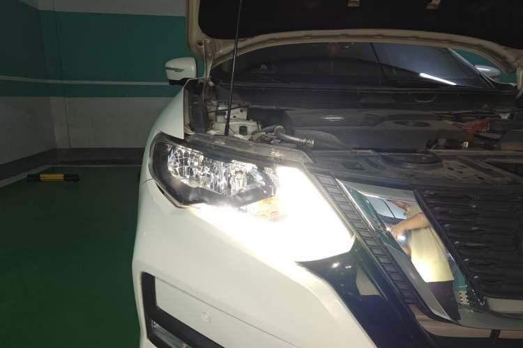 Used Nissan X-Trail 2017 2.0L CVT Comfort Edition 2WD Right Front Headlight