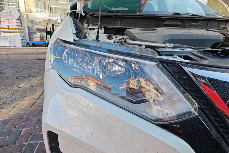 Used Nissan X-Trail 2017 2.5L CVT Luxury Edition 4WD Right Front Headlight