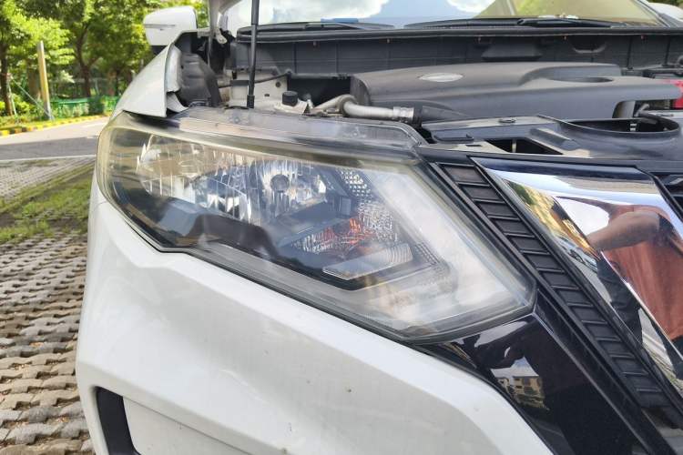Used Nissan X-Trail 2017 2.0L CVT Comfort Edition 2WD Right Front Headlight