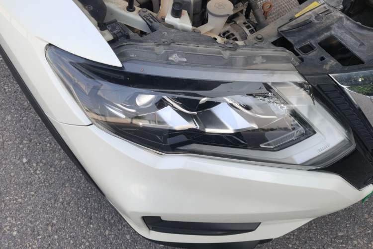 Used Nissan X-Trail 2017 2.5L CVT Ultimate Edition 4WD Right Front Headlight