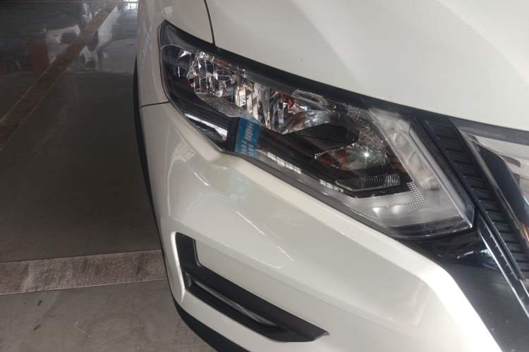Used Nissan X-Trail 2017 2.5L CVT Luxury Edition 4WD Right Front Headlight