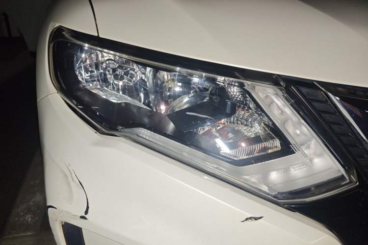 Used Nissan X-Trail 2017 2.0L CVT 7-Seater Comfort Edition 2WD Right Front Headlight