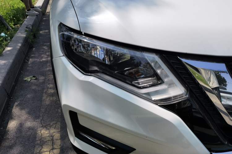 Used Nissan X-Trail 2017 2.5L CVT Luxury Edition 4WD Right Front Headlight