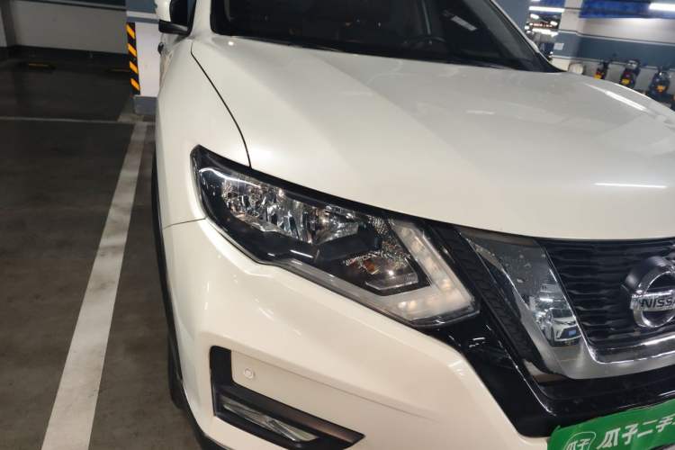 Used Nissan X-Trail 2017 2.5L CVT Luxury Edition 4WD Right Front Headlight