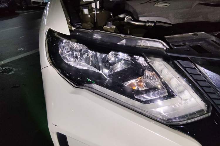 Used Nissan X-Trail 2017 2.0L CVT Smart Enjoyment Version 2WD Right Front Headlight