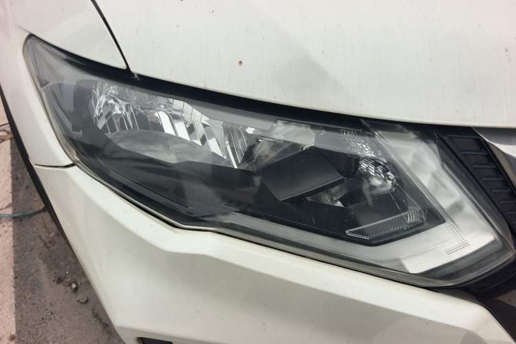 Used Nissan X-Trail 2017 2.0L CVT Comfort Edition 2WD Right Front Headlight