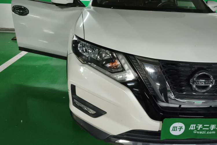 Used Nissan X-Trail 2017 2.0L CVT Comfort Edition 2WD Right Front Headlight