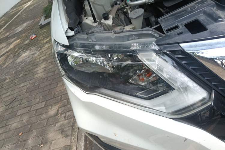 Used Nissan X-Trail 2017 2.0L CVT Comfort Edition 2WD Right Front Headlight