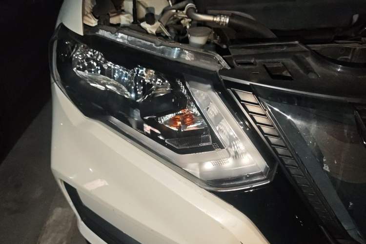 Used Nissan X-Trail 2017 2.0L CVT Smart Enjoyment Version 2WD Right Front Headlight