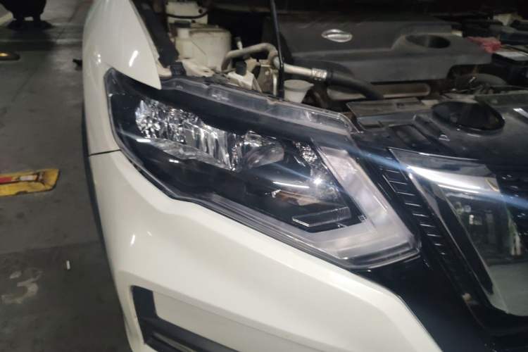 Used Nissan X-Trail 2017 2.0L CVT Comfort Edition 2WD Right Front Headlight