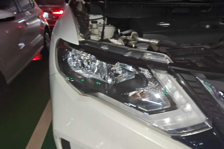 Used Nissan X-Trail 2017 2.0L CVT Comfort Edition 2WD Right Front Headlight