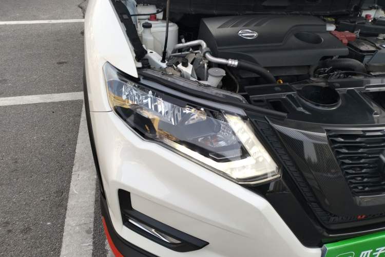 Used Nissan X-Trail 2017 2.0L CVT Comfort Edition 2WD Right Front Headlight