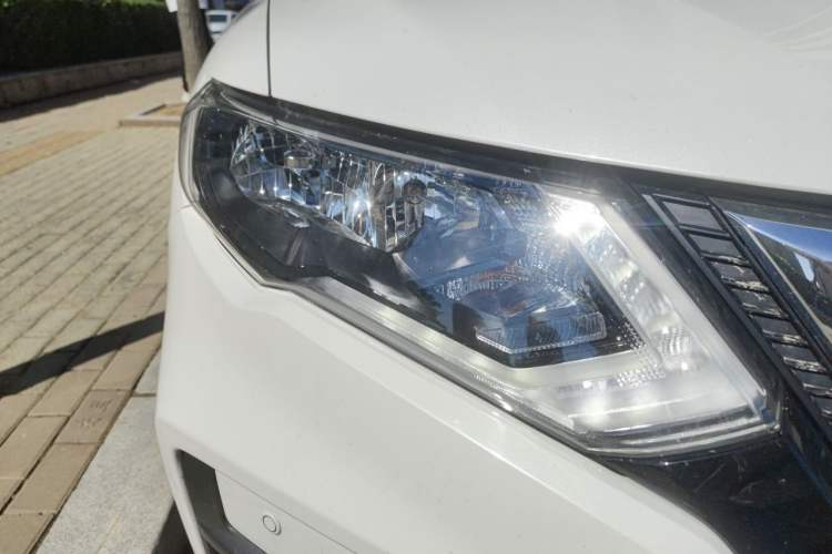 Used Nissan X-Trail 2017 2.0L CVT Comfort Edition 2WD Right Front Headlight